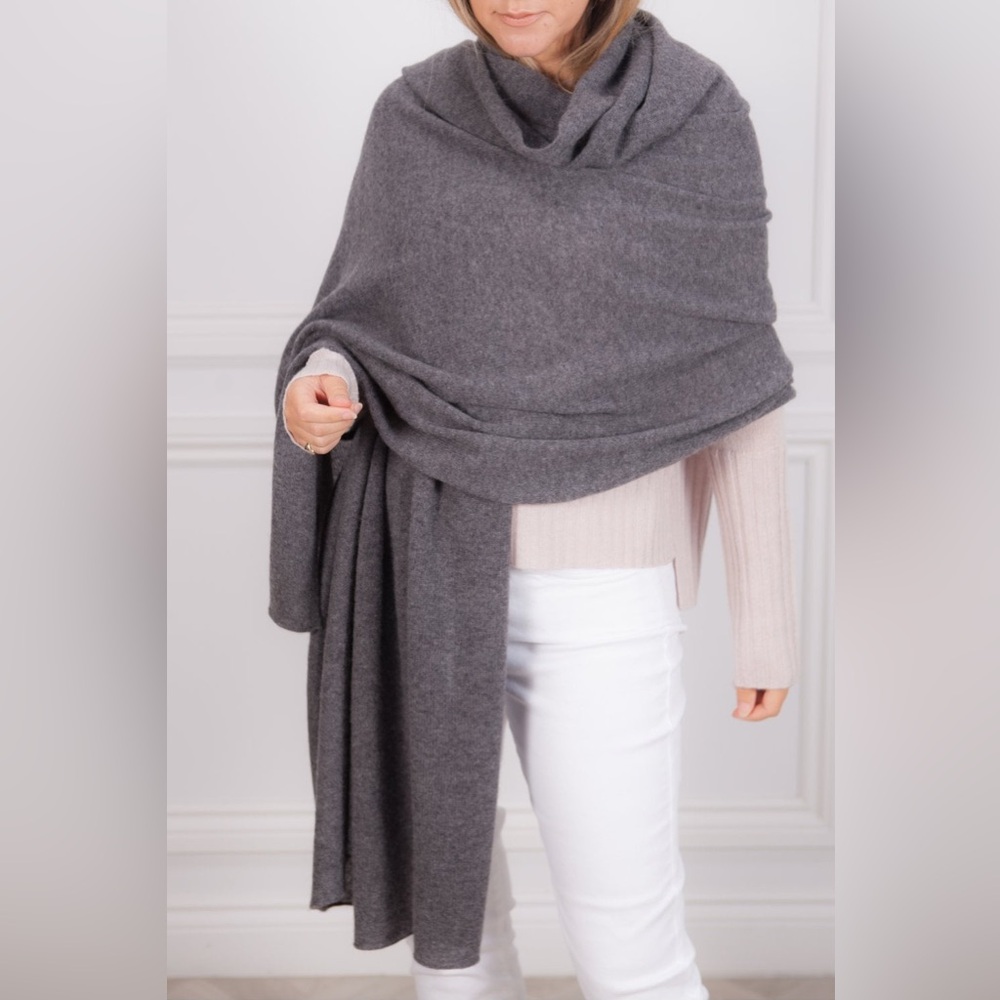 SKULL CASHMERE 100% cashmere wrap scarf blanket OS